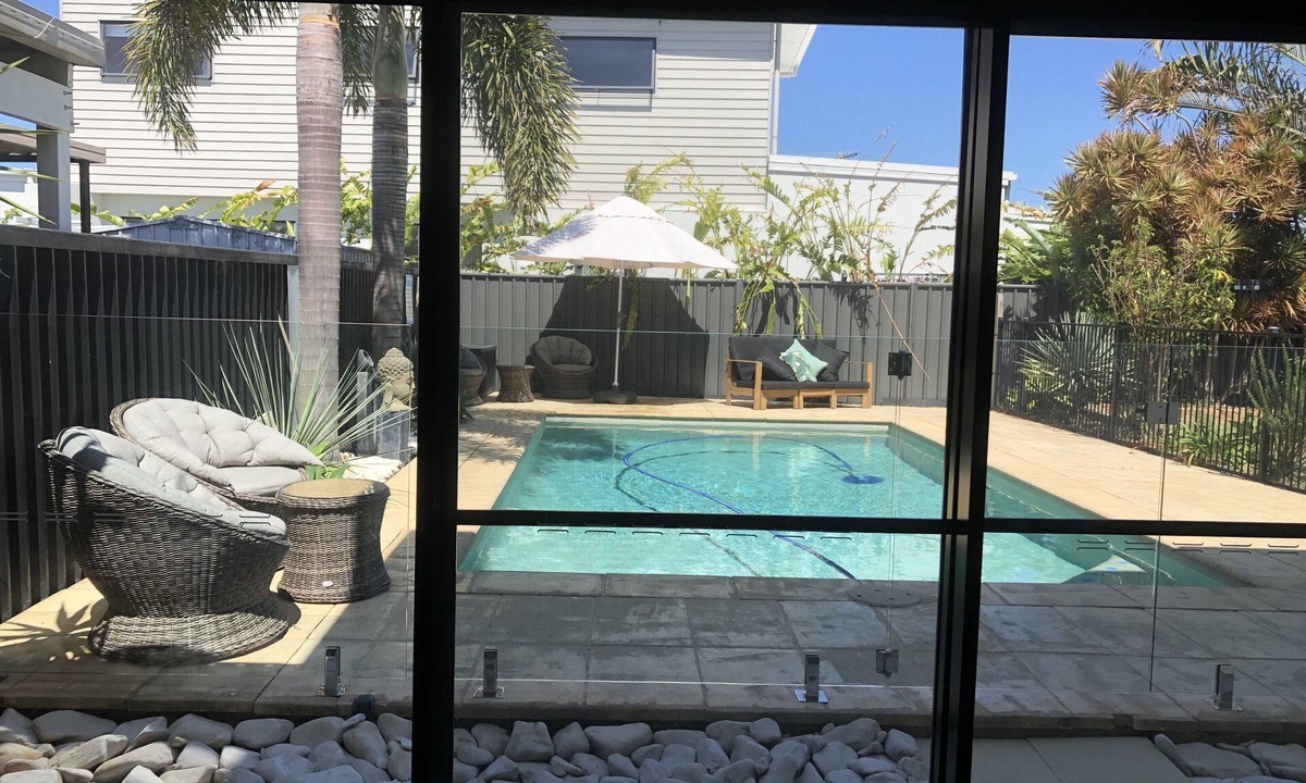Buddina Apartment | Poolside self contained unit walk to beach