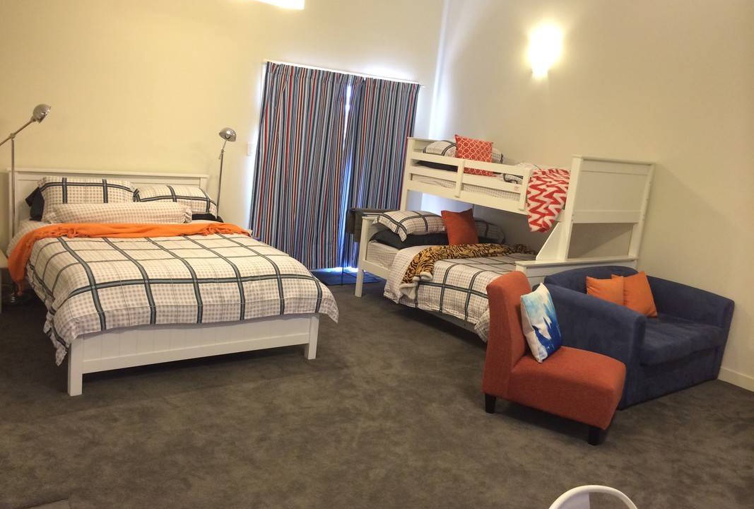 Varsity Lakes Resort | Private room ∙ 5 guests