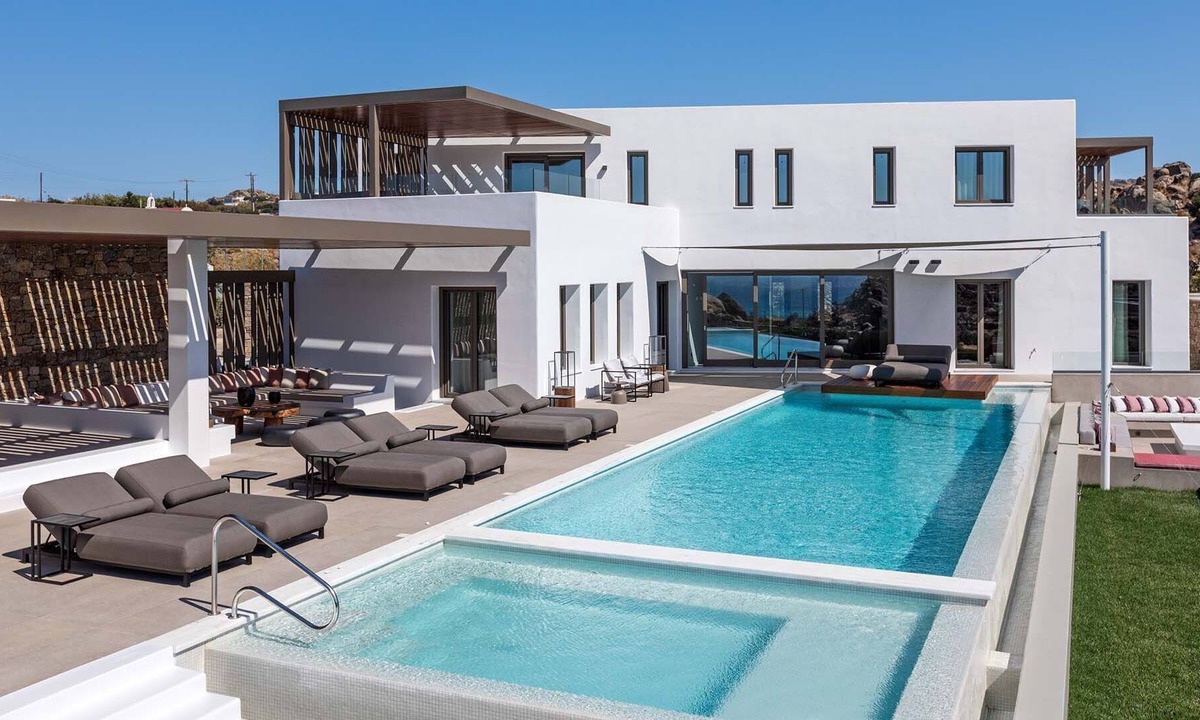 Paraga Villa | R 3235 Villa Halstead With Espresso machine ,Mini fridge & Private gym.