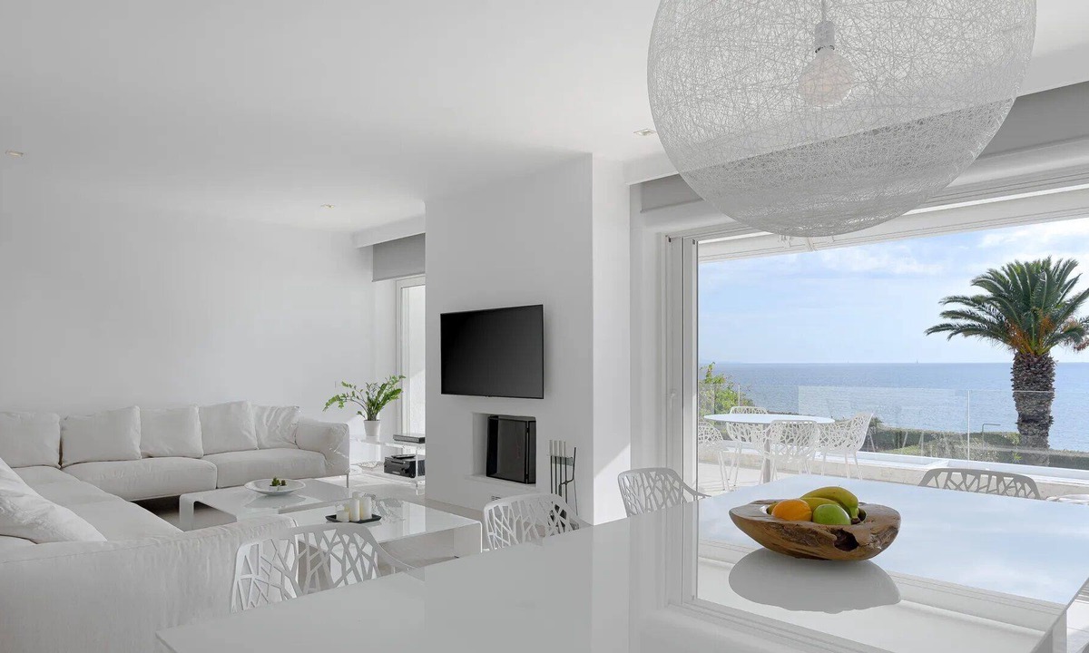 Koukaki Villa | R 3392 Villa Hideo With Air Conditioning ,Coffee Facilities & Veranda.