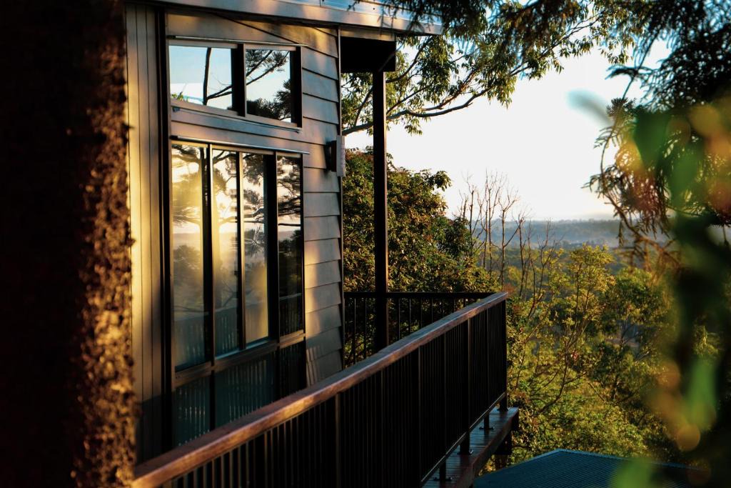 Mount Cotton Apartment | Rainforest Gardens - Luxury Hillside Accomodation with Views to Bay & Islands