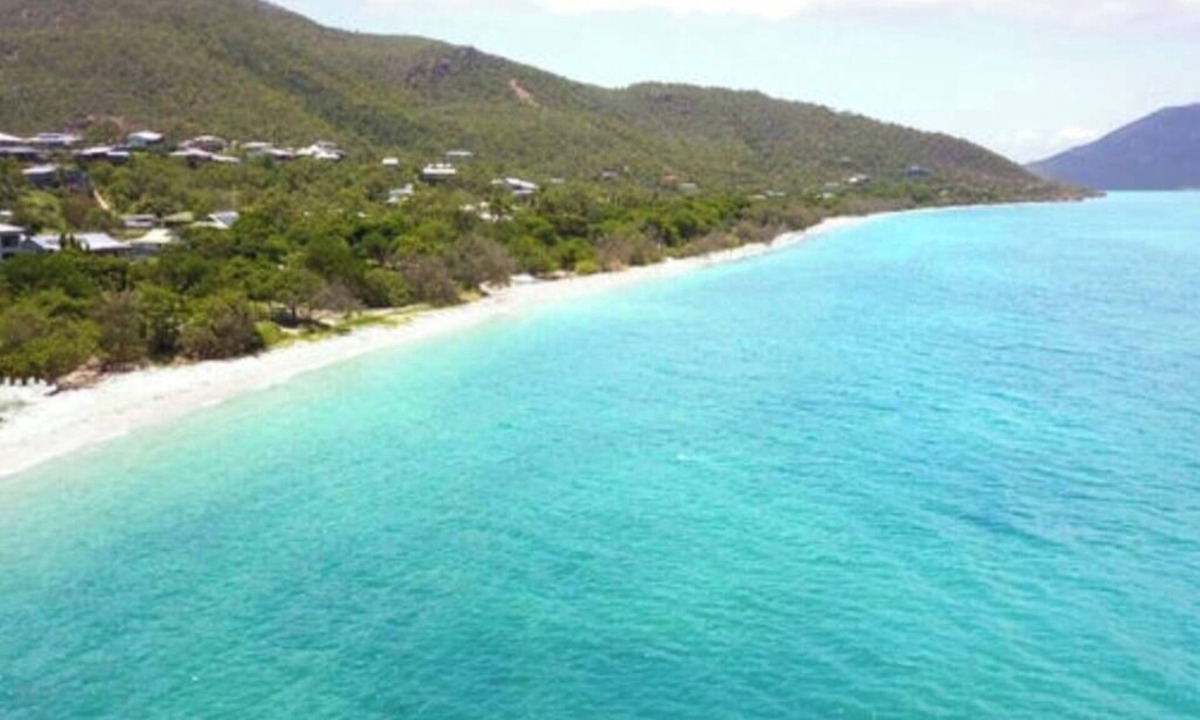 Hideaway Bay House | Reefside Retreat - Absolute Beachfront - Tiny Home