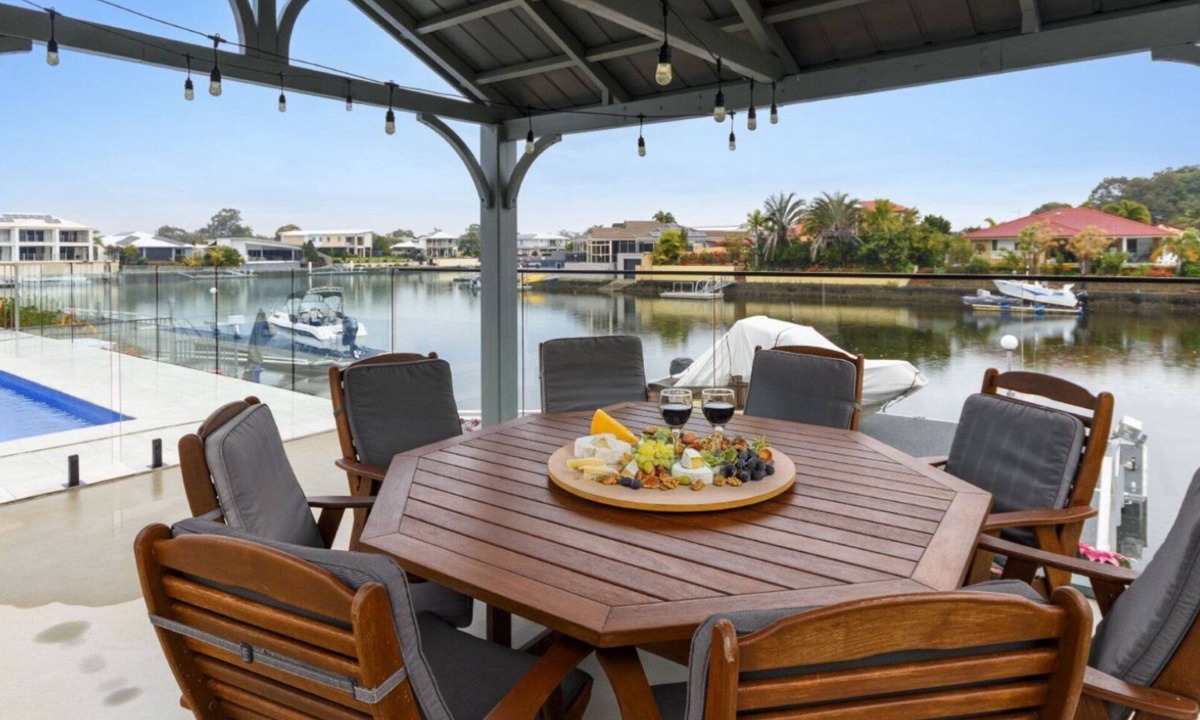 Bongaree House | Relax Poolside by the Canal