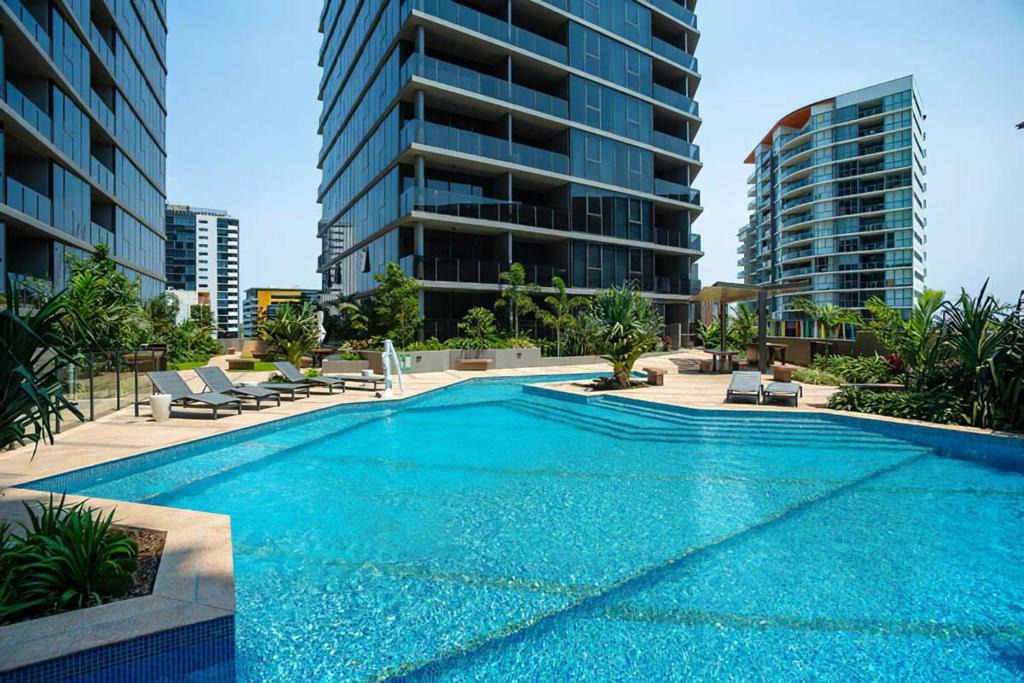South Brisbane Apartment | Resort Living 2BR with Pool Spa Gym & Parking