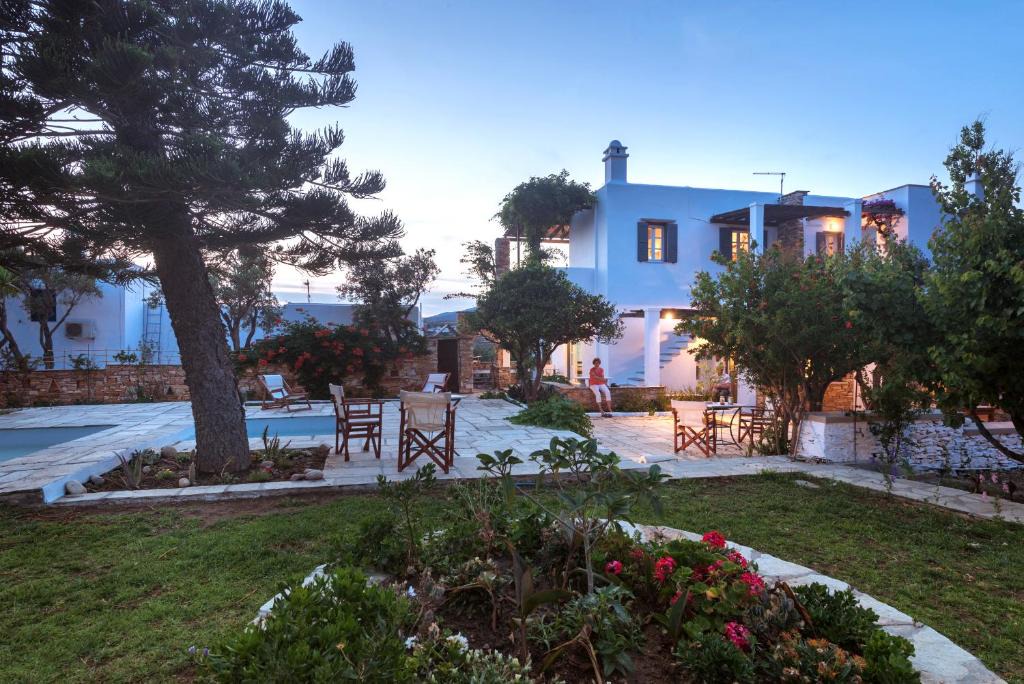 Agios Romanos House | Romano garden house - land tales