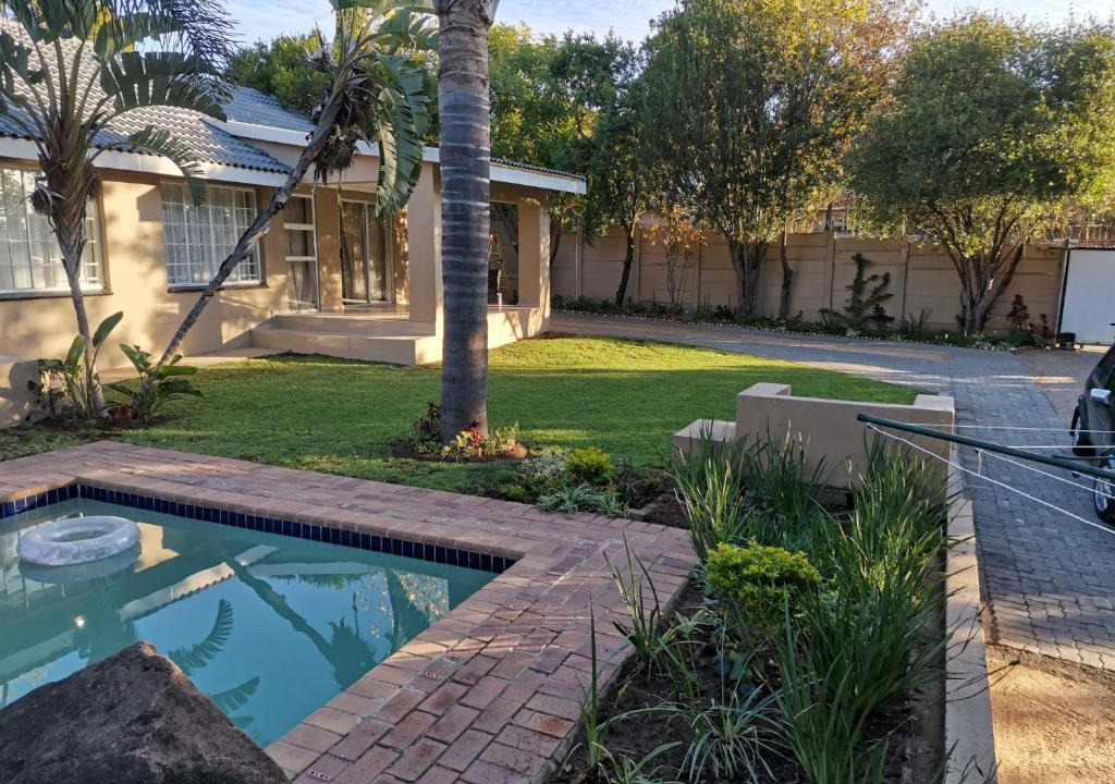 Greater Johannesburg Metropolitan Area House | Rooikrans Guest House
