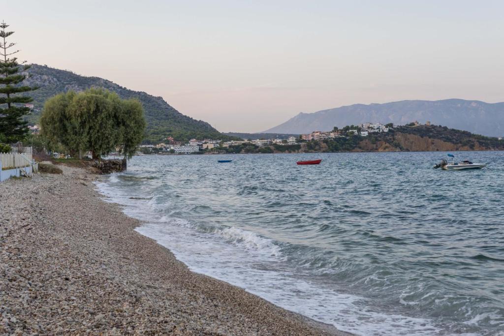 Loutra Oraias Elenis Apartment | Seaside Serenity Suite in Loutra