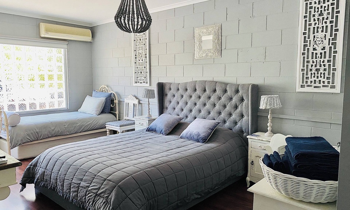 Peregian Beach Apartment | Shabby Chic Studio in quiet leafy Cul-de-sac