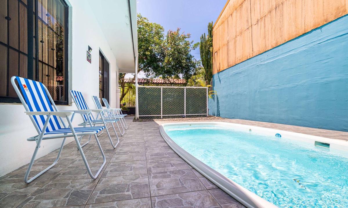 Parrita House | Short drives to two amazing beaches-Palo Seco+Playa Bandera, walk to shopping