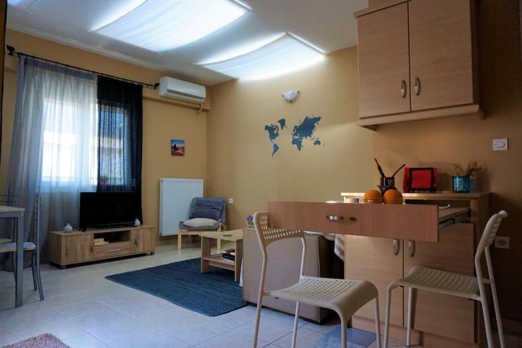 Khalkis Apartment | Skylight home
