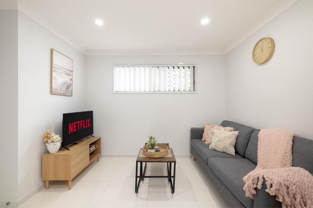 Rocklea Apartment | Smart Suites Self Check-in Apartments - N Freney