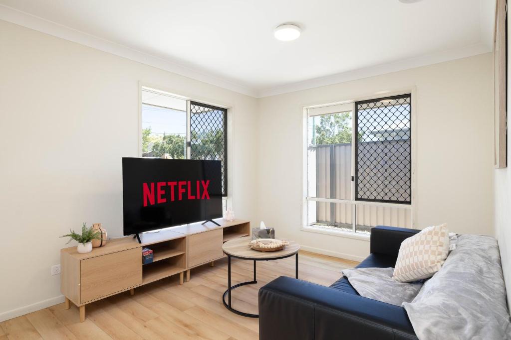 Acacia Ridge Apartment | Smart Suites Self Check-in Apartments - S Stockport