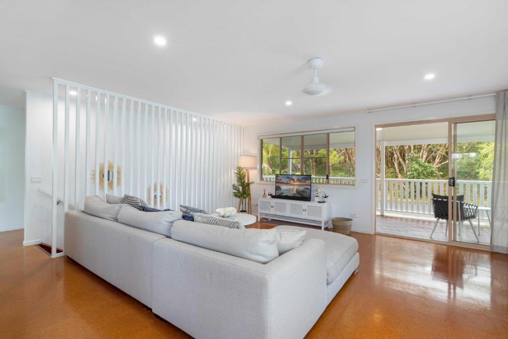 Shelly Beach House | Spacious 4-Bed House Metres from Beach