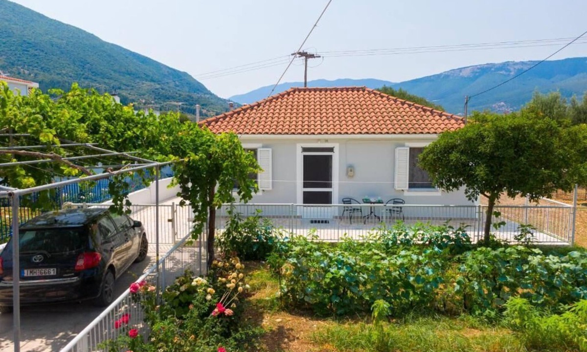 Sami House | Spacious and comfortable house within very short walking distance to beach