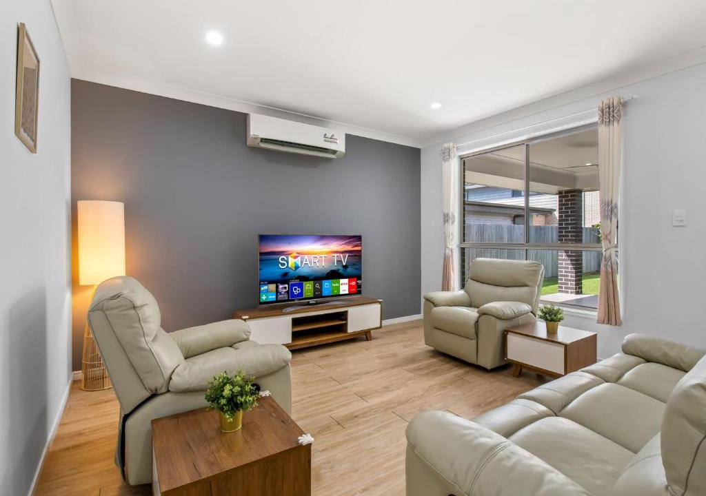 Heathwood House | Spacious Newly Furnished 4BD Family Retreat