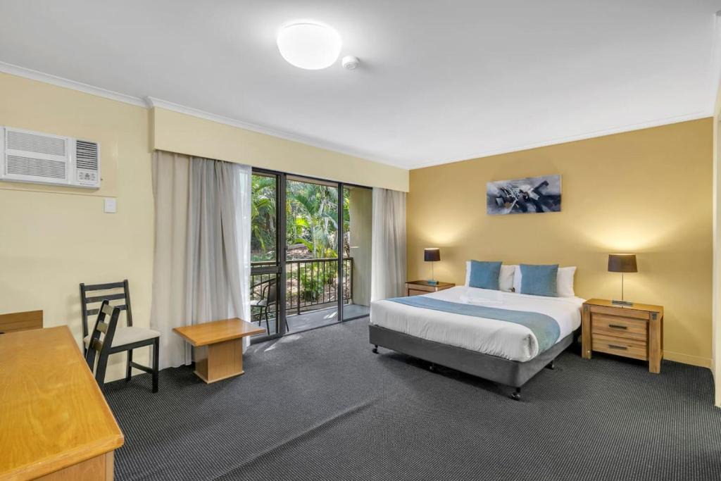 Mount Ommaney Hotel | Spacious Room Ideal for Biz and Leisure