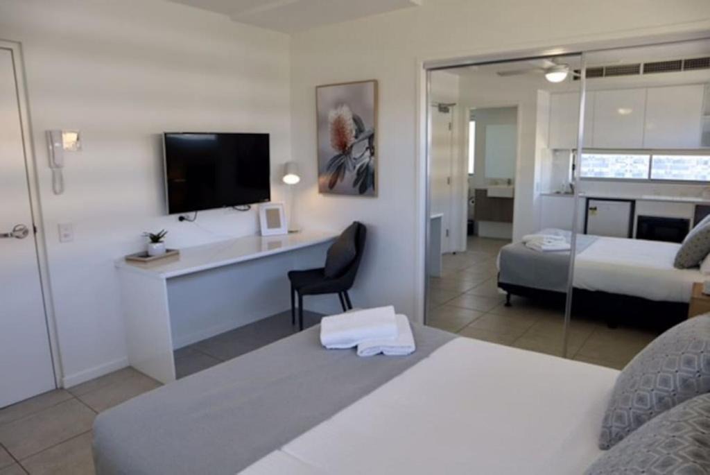 Birtinya Apartment | Spacious Studio Apt opp Hospital