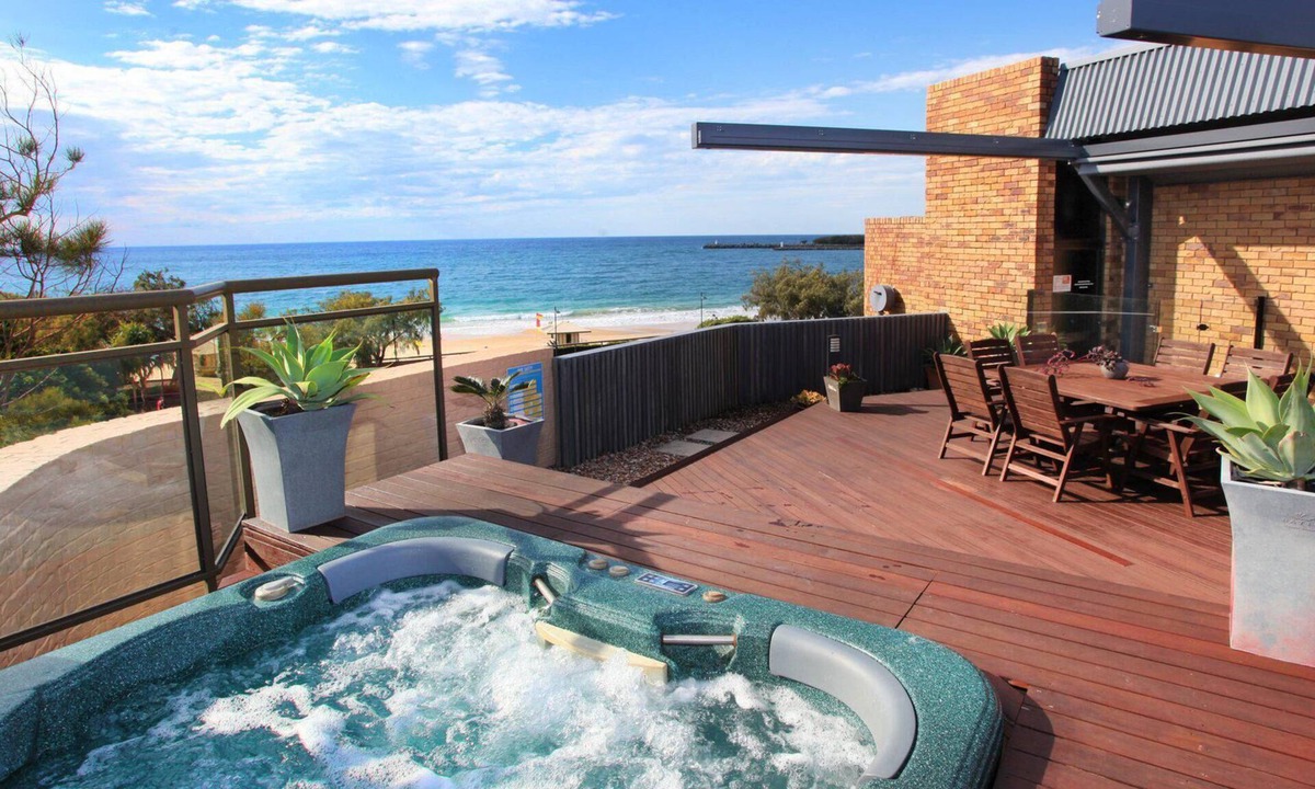 Mooloolaba Apartment | Spectacular Location and Views, 3 Bedrooms , Private Rooftop Spa