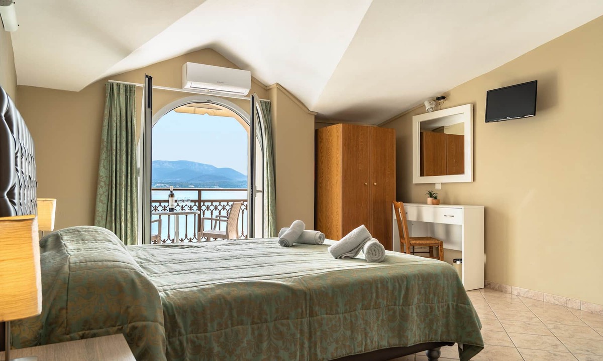 Lixouri Apartment | Studio Apartment 'Zois 11' with Sea View, Wi-Fi and Air Conditioning