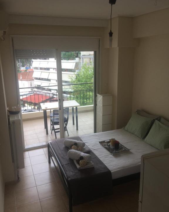Larissa Apartment | Studio by the train station