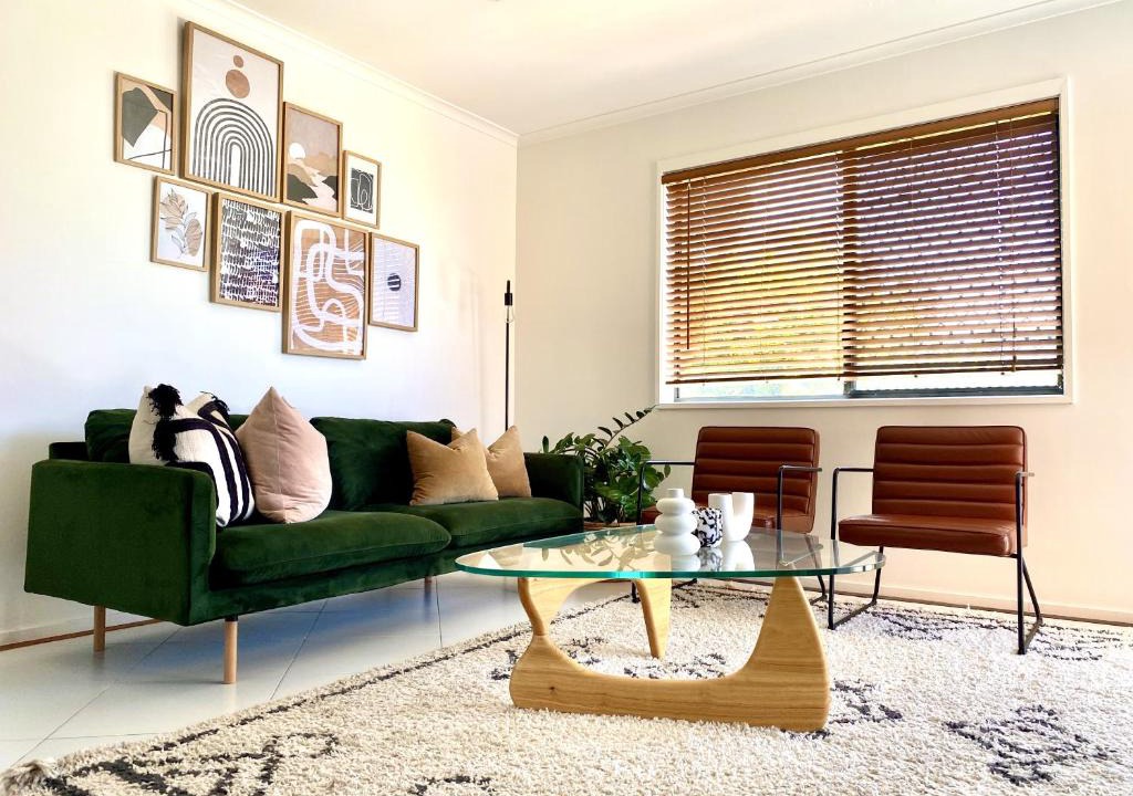 Bilinga Apartment | STYLISH BEACHSIDE PARADISE I SUNLIT COMFORT on THE GOLD COAST