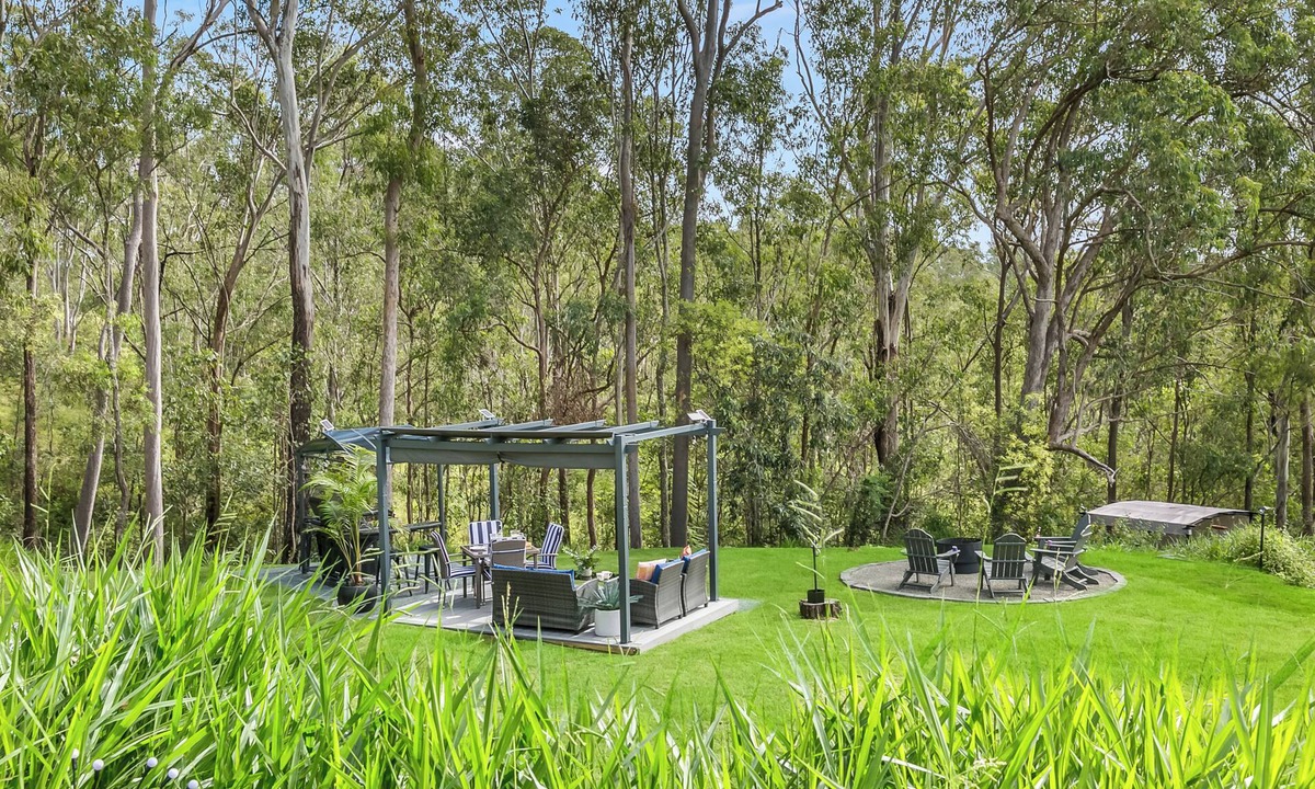 Moorina Villa | Stylish, Scenic Rural Retreat, foothills of Mt Mee in Queenlsand, Australia