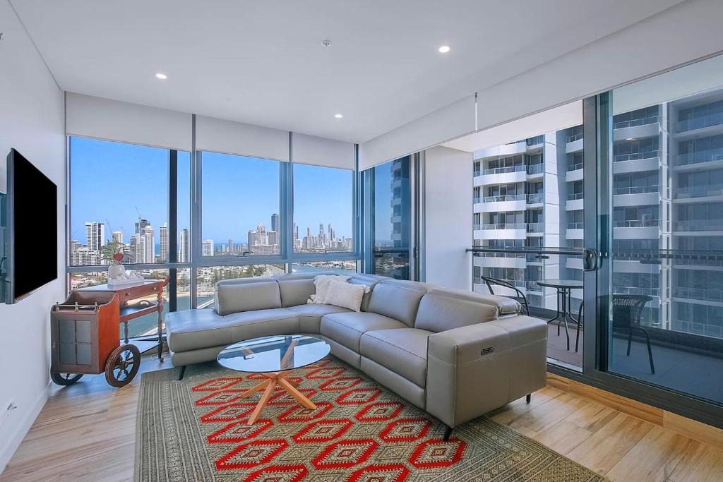 Southport Apartment | Sundale at Southport - Resort-style Panorama
