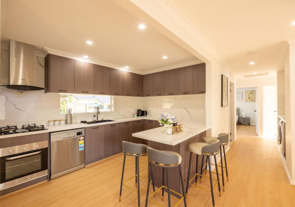 Macgregor House | Super Value 4BR House near Westfield Shops and Parks