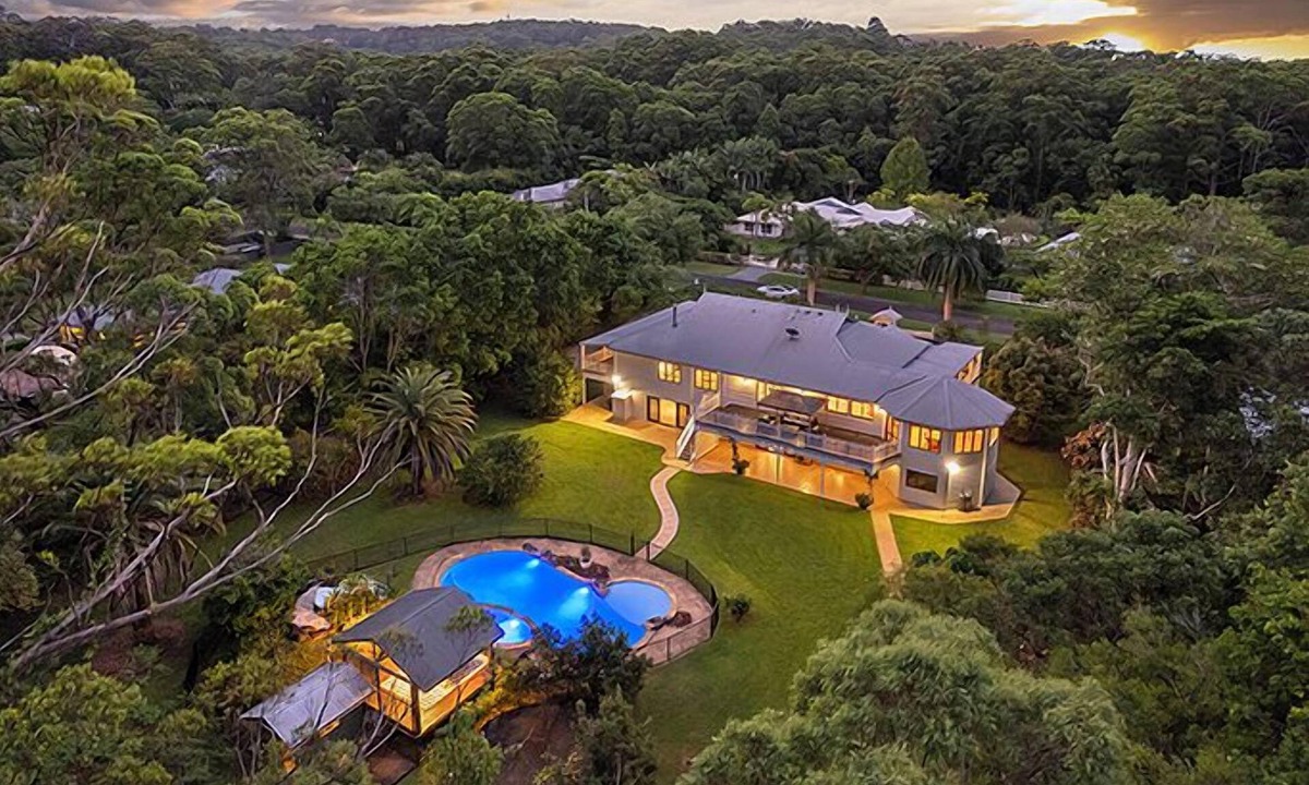 Doonan House | The Doonan House - Waterslide, Spa & Pool!