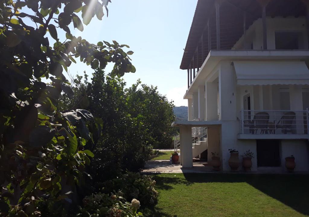 Velika House | The green garden villa by the sea!