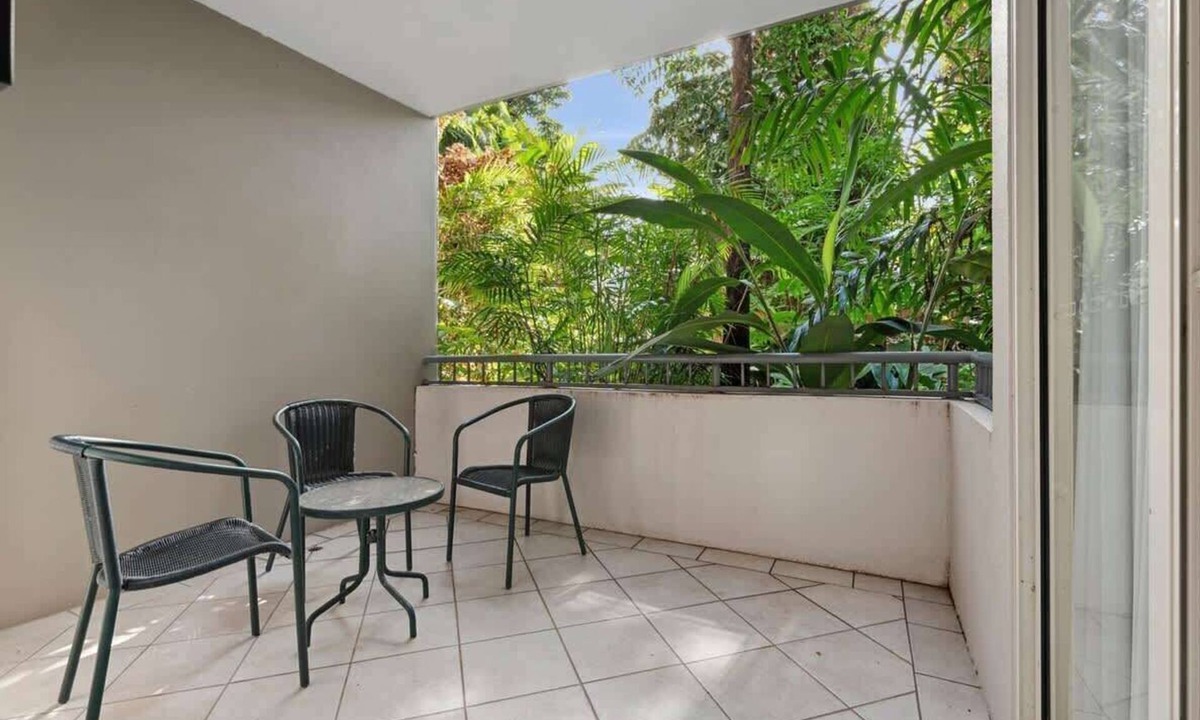 Palm Cove Apartment | The Magna Spacious Garden View Retreat