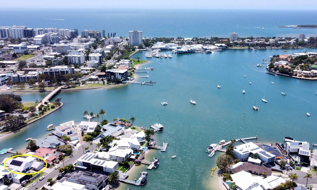 Mooloolaba House | The Ultimate - Waterfront Luxury at Mooloolaba ZC2