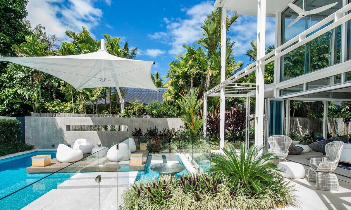 Port Douglas House | The White Oasis - 5 Bedroom Luxury Home