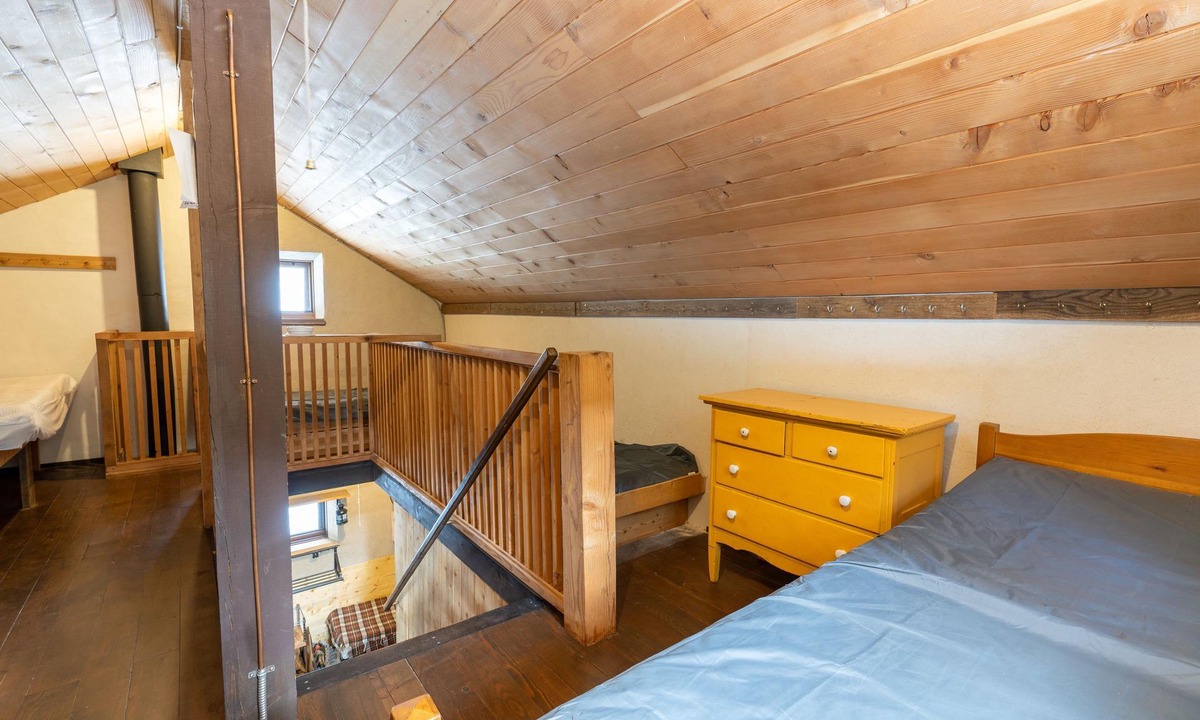 Retallack Cabin | Timberframe Off-Grid cabin in the woods