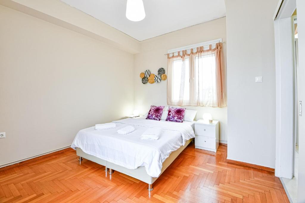 Nea Smirni Apartment | Top floor renovated studio