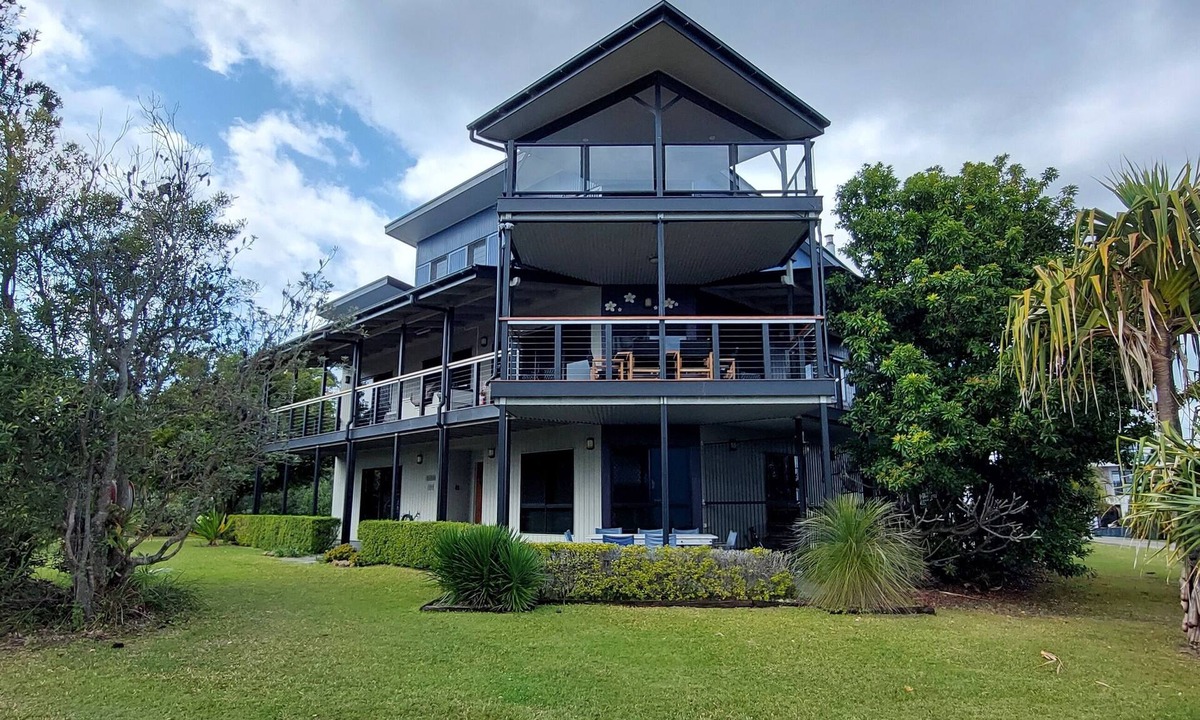 Brisbane Waterfront House | TOP OF THE BAY TANGALOOMA with 180 degree VIEW OF MORETON BAY