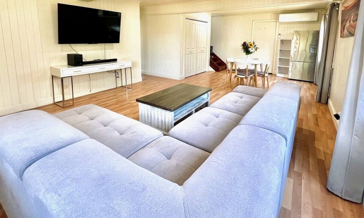 Bundaberg North House | Tradie's Paradise - 5Br 3Bath with wifi, AC, Netflix