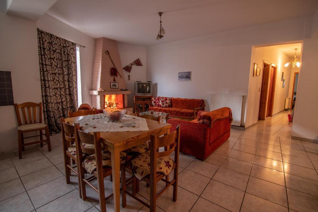 Dhrepanon Apartment | TRADITIONAL FAMILY GUEST HOUSE IDI
