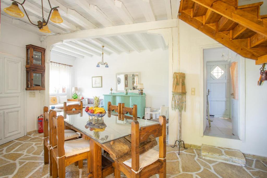 Sivros House | Traditional family villa southern lefkada