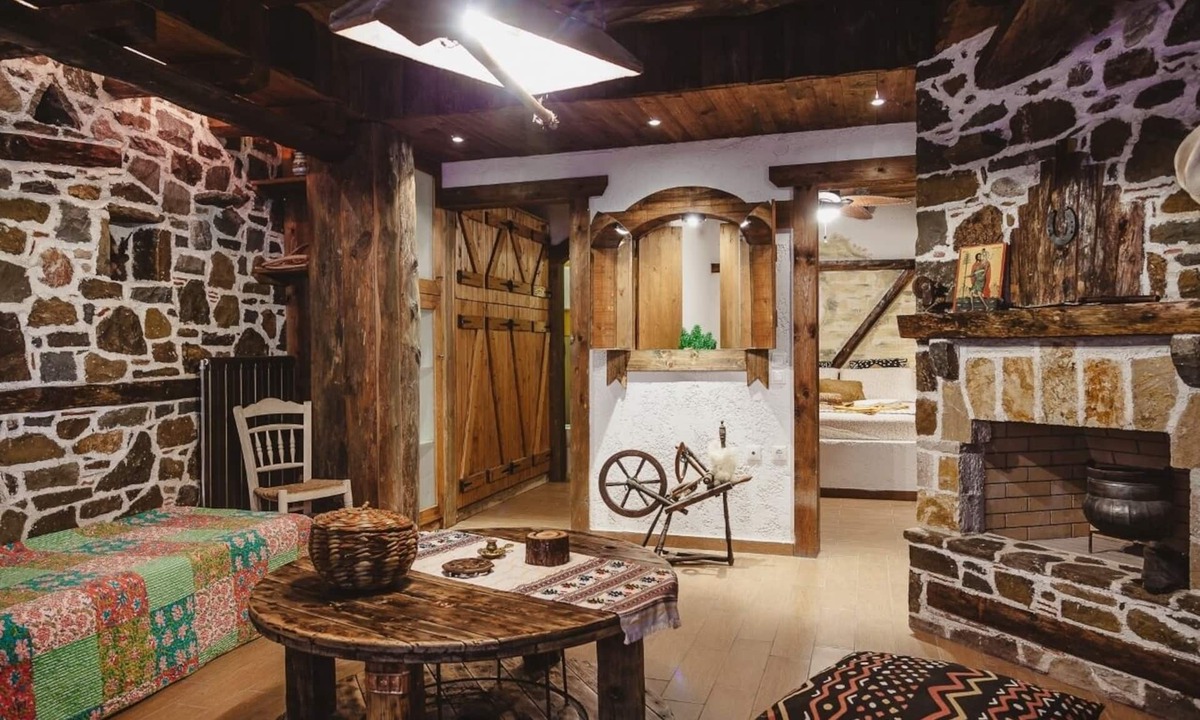 Gefira Mpania Apartment | Τraditional house with pool and fire place