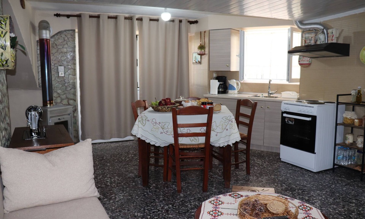 Manikia House | Traditional houses a breath of fresh air from Manikia 'PetzlRocTrip'