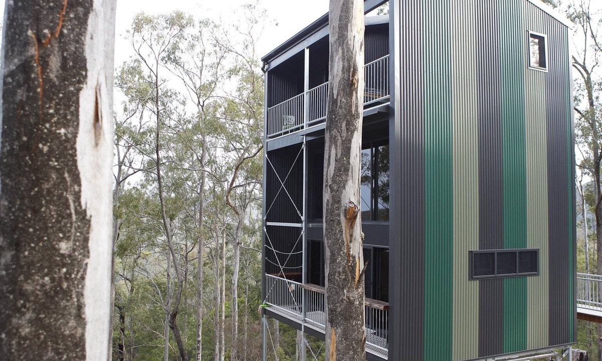 Austinville House | Treehouse #3, Tri-Level, Large BBQ. Amazing views