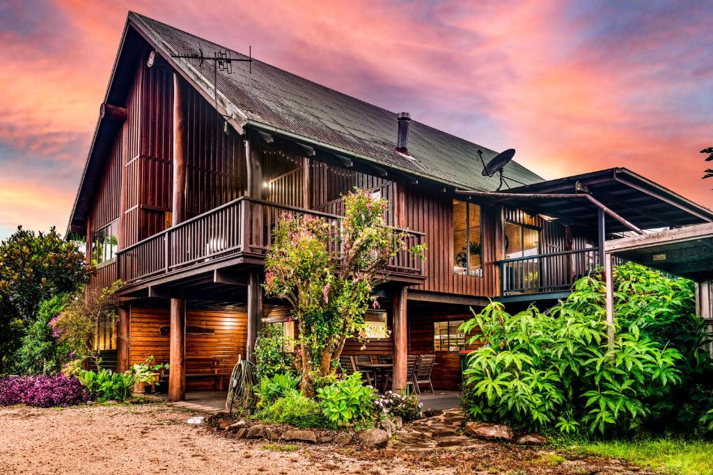 Jaggan House | Treetops Sanctuary - Luxury Treehouse pole home