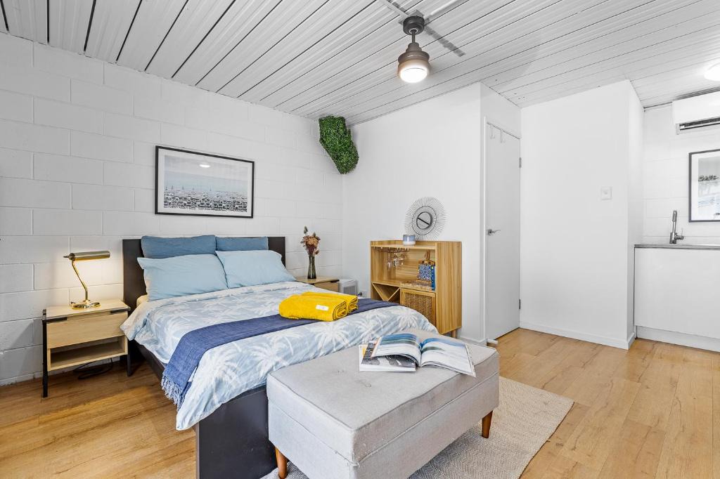 Tugun Apartment | Tugun Hideaway - 1 bed, 1 bath private guesthouse