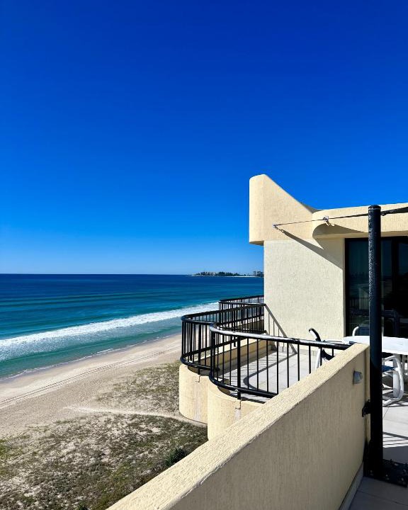 Tugun Apartment | Two Bedroom Ocean View Penthouse at Pelican Sands