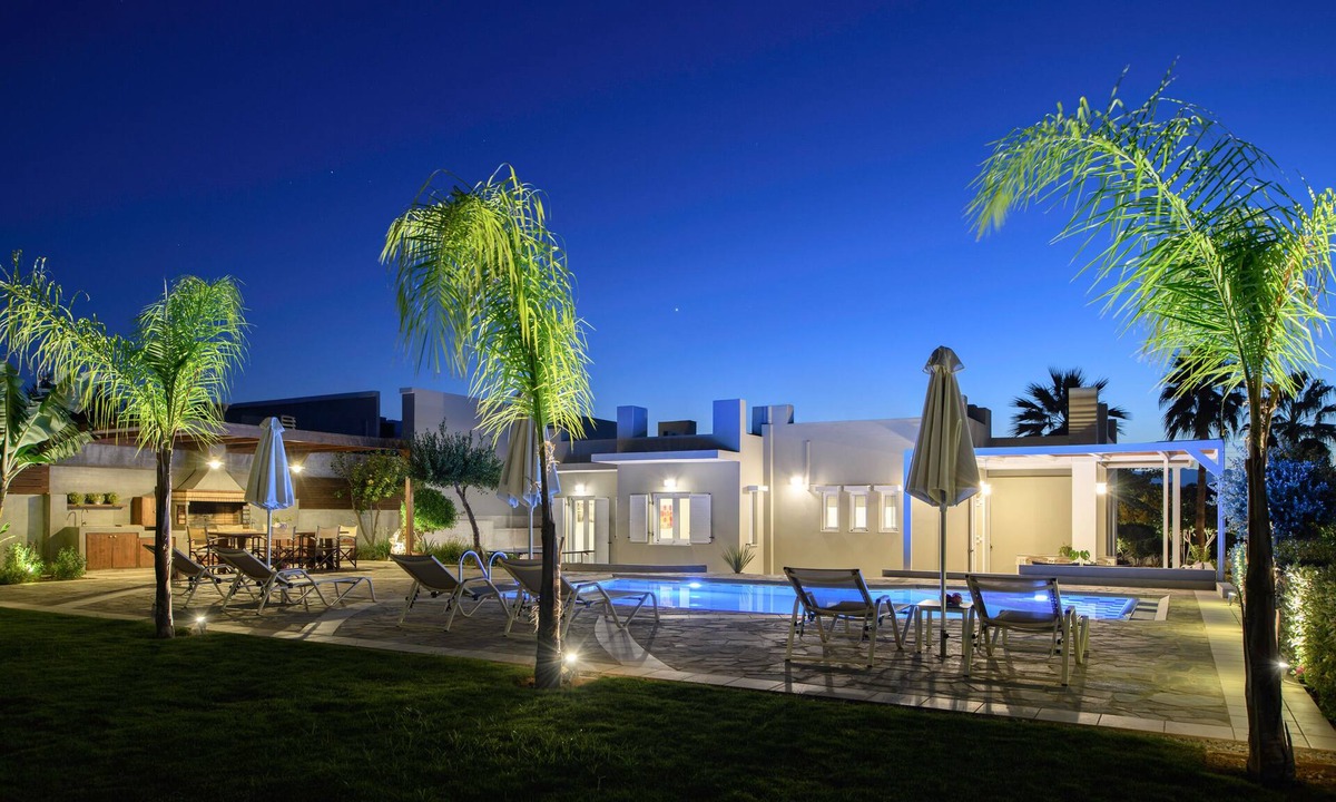 Adelianos Kampos Villa | Unique Villa with Lavish outdoor area