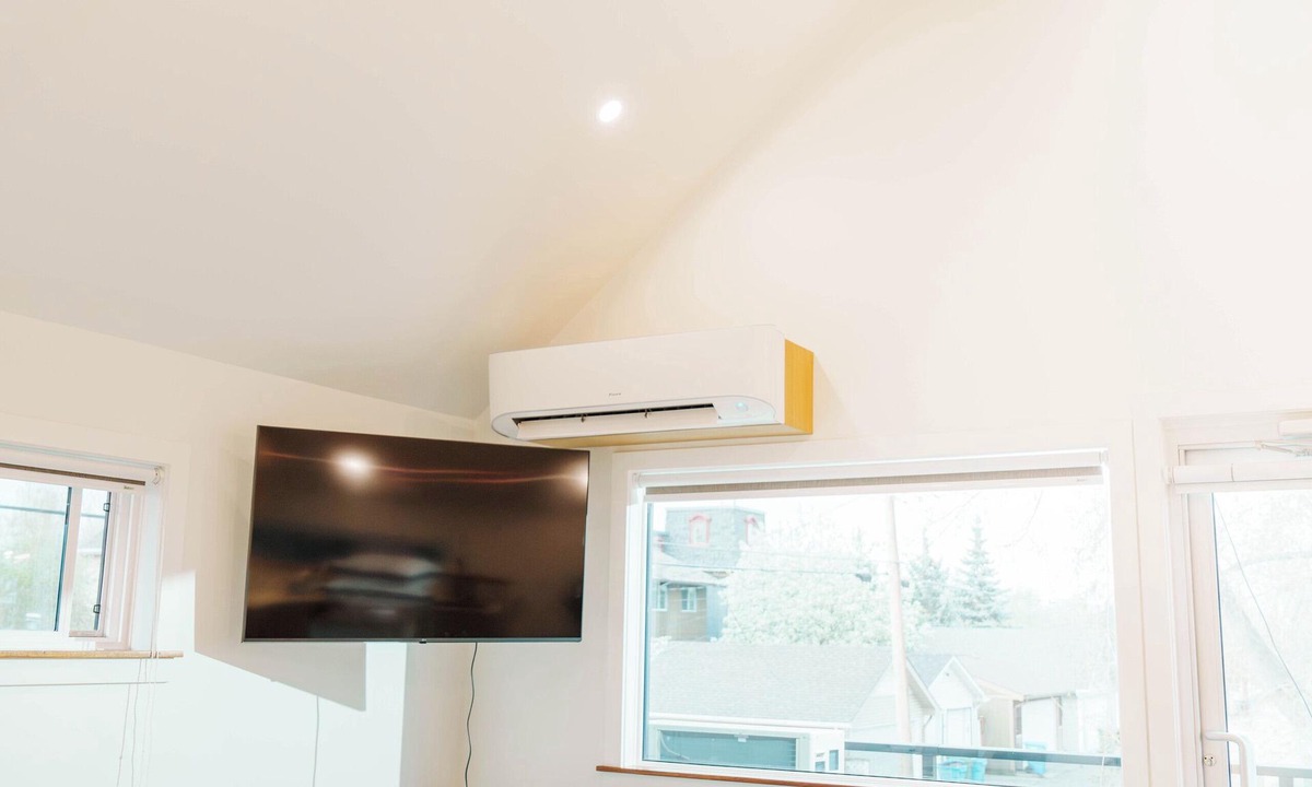 Kensington Apartment | Upscale Laneway Loft Near Downtown | A/C, WiFi
