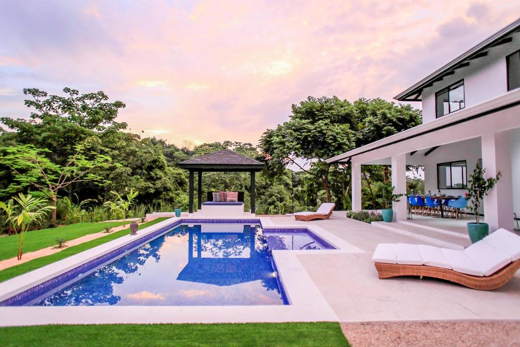 Santiago Villa | Villa Komodo at Cactus Blue