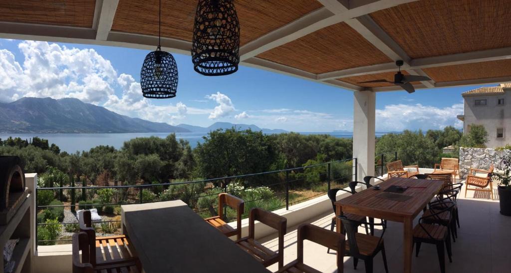 Pogonia Villa | Villa Mytikas, luxury in Greece with seaview and heated pool & jacuzzi