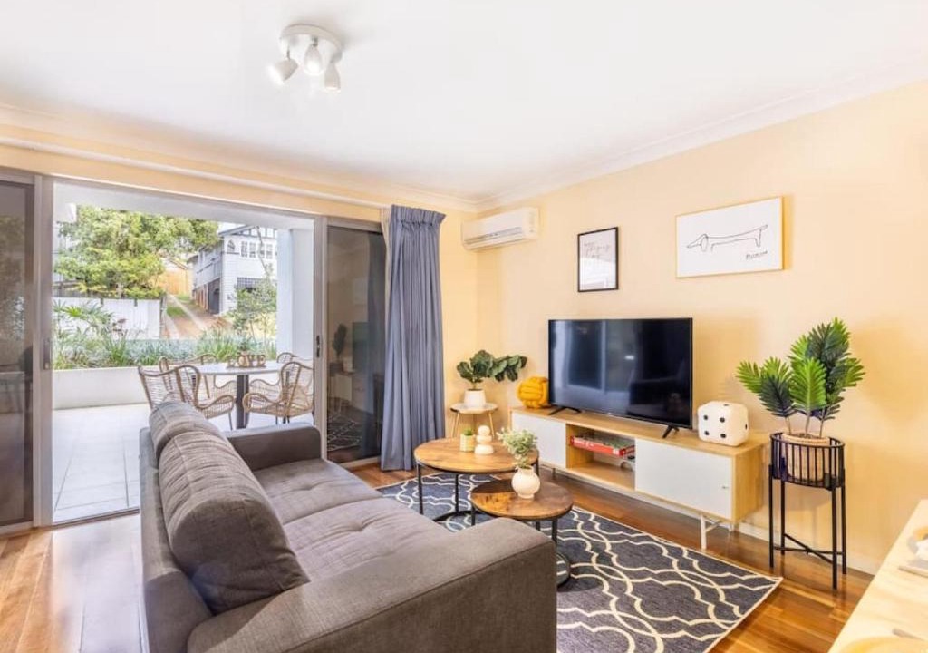 Woolloongabba Apartment | Vintage Glamour Nest 2BR Apt near CBD with carpark